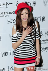 组图：韩星李孝利朴诗妍等出席首尔时装周活动