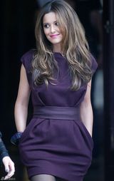 高清组图：谢丽尔-科尔连身紫裙亮相街头