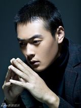 组图：实力型男张桐华丽写真 彰显深沉忧郁气质