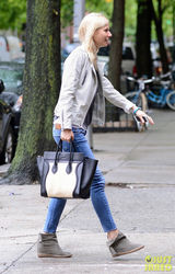 组图：格温妮斯落魄出行 声称不再参加MET BALL