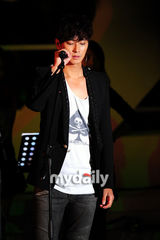 组图：韩星朱智勋釜山举办特别演唱会粉丝捧场