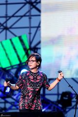 组图：碧海金沙派对火热开唱 2NE1压轴献唱