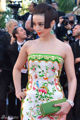 组图：范冰冰亮相戛纳 中国风长裙展东方风情