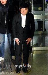 组图：Tony安等涉赌韩星出庭受审鞠躬认罪