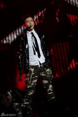 组图：Rain北京个唱劲歌热舞 湿身性感大秀中文