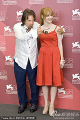 组图：《王尔德-莎乐美》发布会 导演获查斯坦献吻