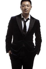 组图：李宗翰最新写真 展现成熟与野性魅力