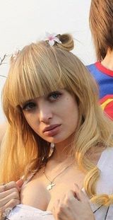 组图：俄罗斯女孩整形成真人芭比 艳照走红网络