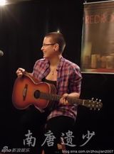 组图：周华健19岁漂亮混血女儿近照 与男友亲密