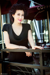 组图：陈炜时尚写真出炉 分享戏外美丽心情