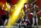 组图：韩团brown eyed girls办19禁演唱会大玩性感