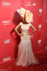 高清图：凯蒂-佩里头顶大花亮相格莱美预热活动