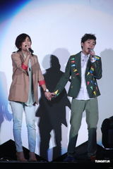 组图：苏打绿小巨蛋激情开唱 Ella现身上台秀舞姿