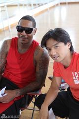 高清图：冯德伦加盟《神奇》 与安东尼秀球技