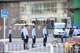 组图：李某某一审获刑十年 乘坐囚车离开法院