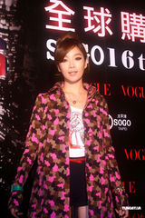 组图：钟汉良出席活动 名模辣妹香艳斗秀场面火爆