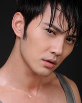 组图：徐正曦写真性感湿身 眼神迷离魅力难挡