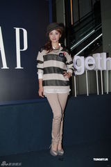 组图：蔡依林出席商业活动 自曝父母与锦荣相处好