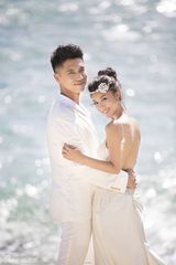 组图：金太狼王雷婚纱照曝光 李小萌甜蜜相依