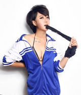 组图：女学生集体解衣裸露拼性感 大玩校服诱惑