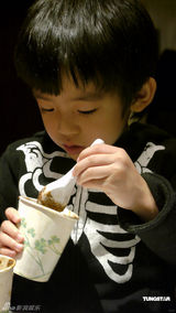 组图：Lucas5岁生日 盘点可爱成长史