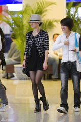 高清组图：盘点周迅街拍照 简单低调展露时尚气息