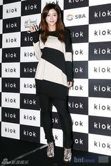 组图：朴寒星洪秀雅徐仁英等众星时尚亮相服装秀