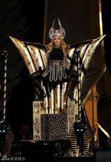 组图：麦当娜埃及艳后造型登场超级碗歌舞秀