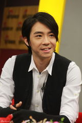 组图：《爱在春天》俞灏明袁姗姗做客新浪