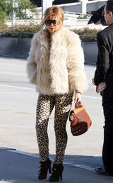 高清组图：谢丽尔-科尔街拍LOOK皮草搭配豹纹