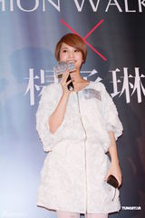 高清组图：杨丞琳开唱似白雪公主 众歌迷前来捧场