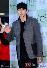 组图：允儿等助阵具惠善新片 南相美李尚允对戒抢眼