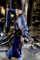 组图：冯绍峰《狄仁杰》造型 红发蓝眼蒙面侠