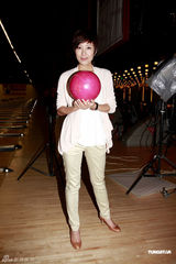 幻灯：无线新剧拍外景 杨怡祝福黎姿生女