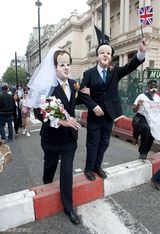 被“玩坏”的政要们 奥巴马全裸萨科齐溜冰(图)