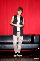 高清图：吴克羣帅气现身录节目 不回避私生子传闻