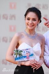 幻灯图集：上海电影节开幕红毯-阿娇甜美亮相红毯