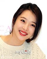 组图：韩团f(x)为品牌站台 宋茜优雅雪莉甜美