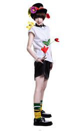 组图：夕又米街拍秀波点翻领衬衫