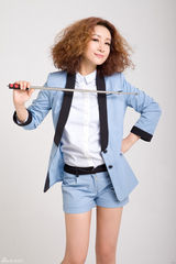 组图：秦海璐变身麻辣老师 教学生如何谈恋爱