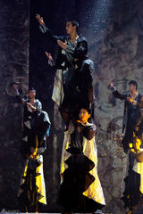 组图：《太极图》秀出东方韵 冯小刚李玉刚观演