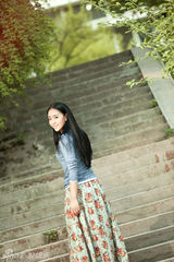 组图：曹阳最新校园漫步写真 回归大学最美时光