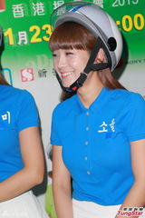 组图：Crayon Pop戴头盔现身握手会 大跳热舞