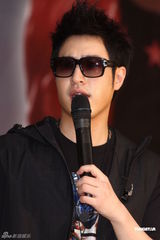 组图：潘玮柏8月推新专辑 自曝私下十分邋遢