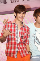 幻灯组图：飞轮海邀请粉丝共同宣传台湾观光