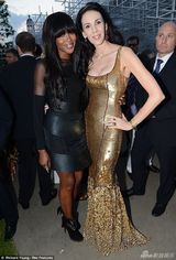 组图：黑珍珠被抢男友后亮相 捧场派对心情大好