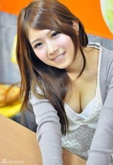 组图：19岁少女鸡排妹郑佳甄大露酥胸性感写真