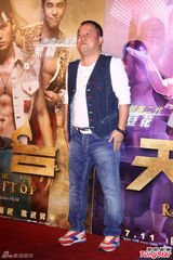 组图：周杰伦《天台》邀曾志伟纳豆柯有伦宣传