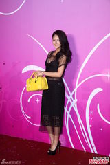 组图：宋纪妍甜蜜谈恋情 性感露傲人事业线