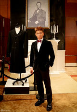 组图：吴奇隆白百何盛装看秀 两人互动频繁